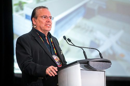 MIKAELA MACKENZIE / WINNIPEG FREE PRESS

MKO Grand Chief Garrison Settee speaks at the Exchange Income Corp. annual meeting in the Calm Air hangar, with a photo of the planned Gary Filmon Indigenous Terminal behind him, in Winnipeg on Wednesday, May 11, 2022. For Martin Cash story.
Winnipeg Free Press 2022.