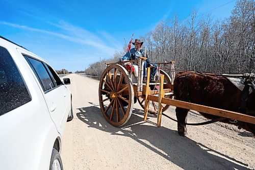 \RUTH BONNEVILLE / WINNIPEG FREE PRESS

Local. - Red River Ox Cart 

Feature photos of Terry Doerksen riding his authentic. Red River Ox cart with his ox along dirt roads in the Lockport area Friday as area children come by to check it out. 

 Doerksen is planning to ride his ox cart all the way to St. Paul Minneapolis along the original Red River passage. His wife follows him with their motorhome to accompany him.  

See story to info with Ben. 

Feature by Ben Waldman

May 06, 2022
