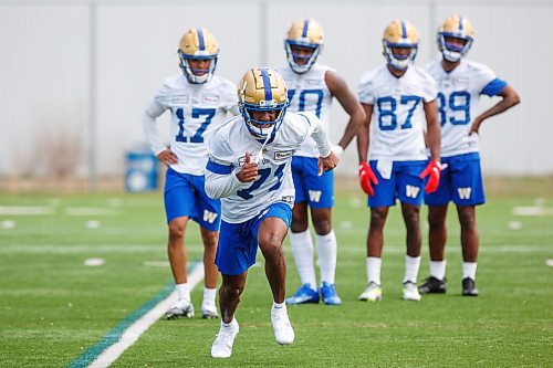 MIKE DEAL / WINNIPEG FREE PRESS
Winnipeg Blue Bombers Whop Philyor (71) during the first day of rookie camp at the practice field at the UofM Wednesday.
220511 - Wednesday, May 11, 2022.