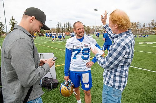 MIKE DEAL / WINNIPEG FREE PRESS
Winnipeg Blue Bombers Tom Hackett (79) during a scrum with media after the first day of rookie camp at the practice field at the UofM Wednesday.
220511 - Wednesday, May 11, 2022.