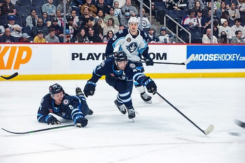 JESSICA LEE / WINNIPEG FREE PRESS

Manitoba Moose player Cole Maier (41) reaches for the puck during a game with the Milwaukee Admirals at Canada Life Centre on May 11, 2022.

Reporter: Mike McIntyre


