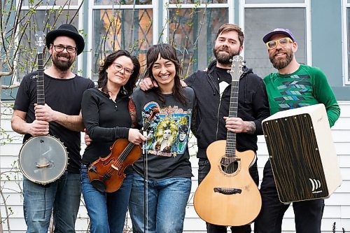 DAVID LIPNOWSKI / WINNIPEG FREE PRESS

The Duhks during a rehearsal for their upcoming 20th Anniversary Concert, photographed May 11, 2022.