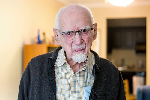 MIKAELA MACKENZIE / WINNIPEG FREE PRESS

Rev. Gordon Toombs, who has been ordained as a United Church of Canada minister for 75 years, poses for a portrait in his room at The Wellington in Winnipeg on Thursday, May 12, 2022. For Brenda story.
Winnipeg Free Press 2022.