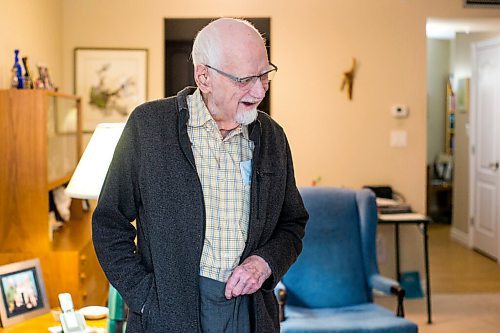 MIKAELA MACKENZIE / WINNIPEG FREE PRESS

Rev. Gordon Toombs, who has been ordained as a United Church of Canada minister for 75 years, poses for a portrait in his room at The Wellington in Winnipeg on Thursday, May 12, 2022. For Brenda story.
Winnipeg Free Press 2022.