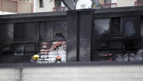 BORIS.MINKEVICH@FREEPRESS.MB.CA  100824 BORIS MINKEVICH / WINNIPEG FREE PRESS Firemen on the roof of a building that was on fire near Portage Place.