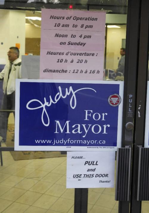 BORIS.MINKEVICH@FREEPRESS.MB.CA  100901 BORIS MINKEVICH / WINNIPEG FREE PRESS Judy Wasylycia-Leis campaign office.