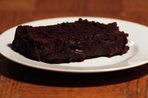 BORIS.MINKEVICH@FREEPRESS.MB.CA  100913 BORIS MINKEVICH / WINNIPEG FREE PRESS Recipe swap - Sour cream chocolate cake.