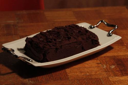 BORIS.MINKEVICH@FREEPRESS.MB.CA  100913 BORIS MINKEVICH / WINNIPEG FREE PRESS Recipe swap - Sour cream chocolate cake.