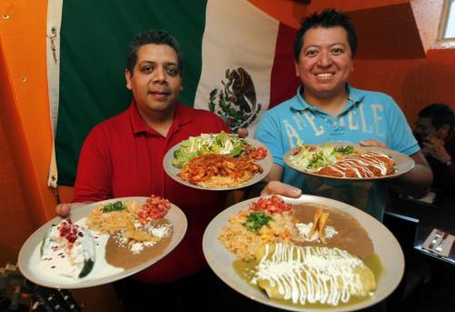 BORIS.MINKEVICH@FREEPRESS.MB.CA  100915 BORIS MINKEVICH / WINNIPEG FREE PRESS La Bamba Restaurant - Edgar Rascon and Juan Godinez with some mexican food.