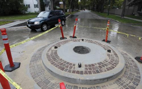 BORIS.MINKEVICH@FREEPRESS.MB.CA  100916 BORIS MINKEVICH / WINNIPEG FREE PRESS Roundabouts being built on Grosvenor Ave. & Borebank Street.