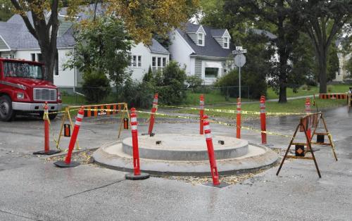 BORIS.MINKEVICH@FREEPRESS.MB.CA  100916 BORIS MINKEVICH / WINNIPEG FREE PRESS Roundabouts being built on Grosvenor Ave. & Brock Street