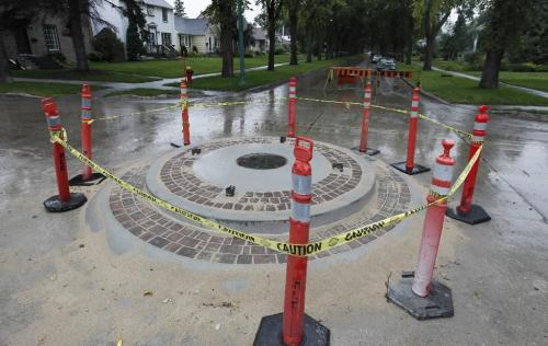 BORIS.MINKEVICH@FREEPRESS.MB.CA  100916 BORIS MINKEVICH / WINNIPEG FREE PRESS Roundabouts being built on Grosvenor Ave. & Borebank Street.