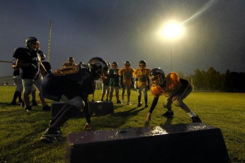 BORIS.MINKEVICH@FREEPRESS.MB.CA  100920 BORIS MINKEVICH / WINNIPEG FREE PRESS Charleswood Broncos football team practices under the new lights, and in the rain.