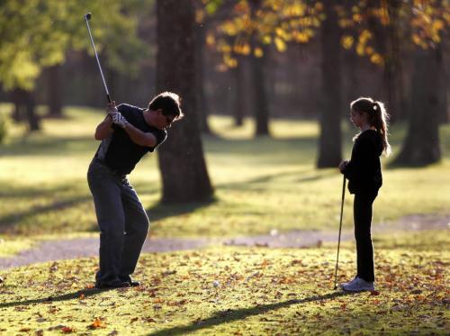 BORIS.MINKEVICH@FREEPRESS.MB.CA  101004 BORIS MINKEVICH / WINNIPEG FREE PRESS Greg Haberstick golfs at Crescent Golf course with his daughter Alex,12.