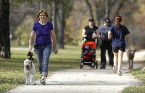 TREVOR HAGAN / WINNIPEG FREE PRESS - Lots of people were out jogging, strolling or walking the dog along the footpath on Wellington Crescent this afternoon. 10-10-09