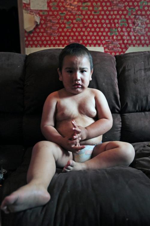 JOE.BRYKSA@FREEPRESS.MB.CA NO RUNNING WATER FEATURE-(See Helen's story)  - Baby Lucas Rae sits on a couch in the Harper home in St.Theresa Point First Nation.  - July 2010, - JOE BRYKSA/WINNIPEG FREE PRESS