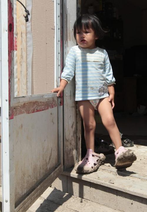 JOE.BRYKSA@FREEPRESS.MB.CA NO RUNNING WATER FEATURE-(See Helen's story)  -  Kid looks out door on  Garden Hill First Nation with muddy shoes- July 2010, - JOE BRYKSA/WINNIPEG FREE PRESS