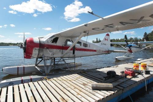 JOE.BRYKSA@FREEPRESS.MB.CA NO RUNNING WATER FEATURE-(See Helen's story)    Float planes on Island Lake near  St. Theresa Pont First Nation- July 2010, - JOE BRYKSA/WINNIPEG FREE PRESS