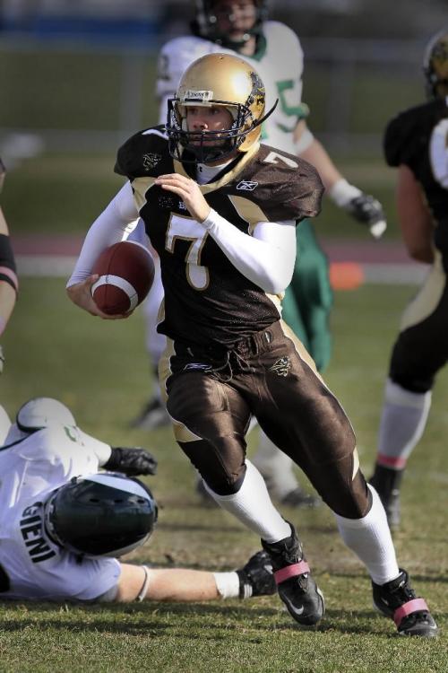 MIKE.DEAL@FREEPRESS.MB.CA 101016 - Saturday, October 16, 2010 -  University of Manitoba Bisons football team plays against the University of Regina Rams at the University Stadium on Saturday. Bisons' QB Khaleal Williams (7) decides to run the ball during the first half. MIKE DEAL / WINNIPEG FREE PRESS