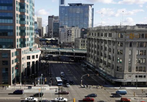 KEN GIGLIOTTI / WINNIPEG FREE PRESS  / Oct  20 2019 - 101020 -  stdup Winnipeg Downtown , Porage ave  at Memorial Blvd , Hydro Building , skywalk , skyway  , investors , seen from 7th floor  491 Portage Ave   Global College UofM old Rice Finacial Blg