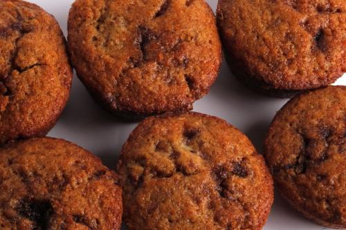 BORIS.MINKEVICH@FREEPRESS.MB.CA  101025 BORIS MINKEVICH / WINNIPEG FREE PRESS Recipe Swap - Butterscotch pecan muffins.