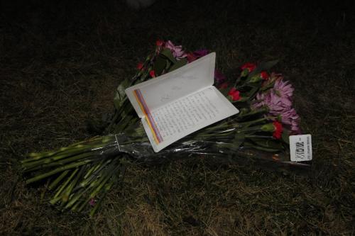 BORIS.MINKEVICH@FREEPRESS.MB.CA   BORIS MINKEVICH / WINNIPEG FREE PRESS 101031 Some flowers with a card at the spot where a fatal MVC happened earlier. Bishop Grandon and St. Mary's Road but St. Vital Centre.