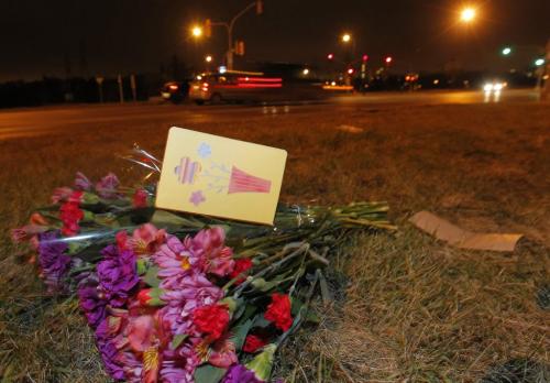 BORIS.MINKEVICH@FREEPRESS.MB.CA   BORIS MINKEVICH / WINNIPEG FREE PRESS 101031 Some flowers with a card at the spot where a fatal MVC happened earlier. Bishop Grandon and St. Mary's Road but St. Vital Centre.