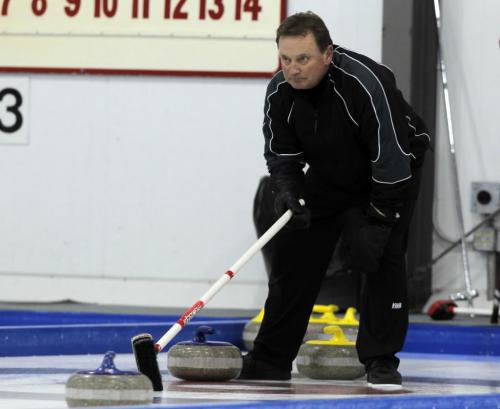 BORIS.MINKEVICH@FREEPRESS.MB.CA   BORIS MINKEVICH / WINNIPEG FREE PRESS 101101 McDairmid Senior Mens Bonspiel finals at the Fort Garry Curling Club. Don Nelson vs Kelly Robertson(in photo).