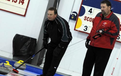 BORIS.MINKEVICH@FREEPRESS.MB.CA   BORIS MINKEVICH / WINNIPEG FREE PRESS 101101 McDairmid Senior Mens Bonspiel finals at the Fort Garry Curling Club. Don Nelson vs Kelly Robertson (R-L)