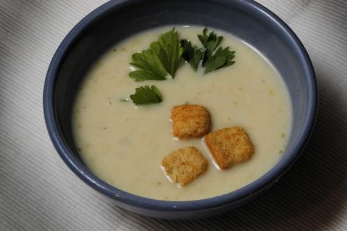 BORIS.MINKEVICH@FREEPRESS.MB.CA   BORIS MINKEVICH / WINNIPEG FREE PRESS 101101 Recipe Swap - Irish Celery Soup.