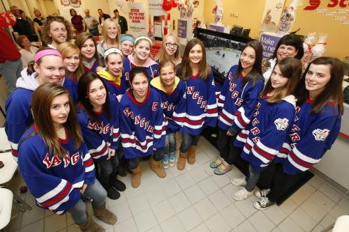 November 6, 2010 - 101106  - On Saturday, November 6, 2010 members of the Assiniboine Park Hockey Association Bantam AA girls hockey team pose for a picture at the Charleswood Scotia Bank after watching themselves featured on Hockey Night in Canada as part of the Hockey Kids Tonight in Canada contest.    John Woods / Winnipeg Free Press