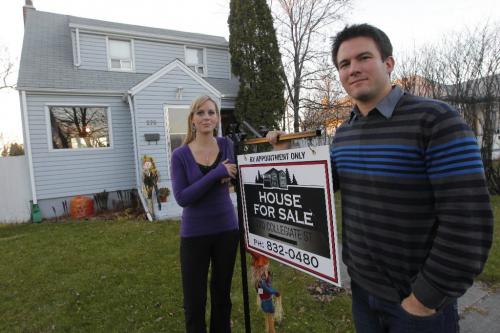 BORIS.MINKEVICH@FREEPRESS.MB.CA   BORIS MINKEVICH / WINNIPEG FREE PRESS 101107 Sandra Carson and her husband Stephan Carson pose next to their house they are trying to sell.