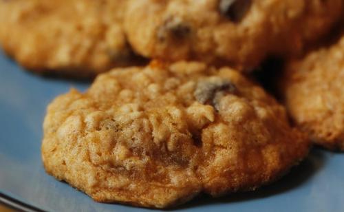 BORIS.MINKEVICH@FREEPRESS.MB.CA   BORIS MINKEVICH / WINNIPEG FREE PRESS 101107 Recipe Swap. Sugarless oatmeal raisin cookies.