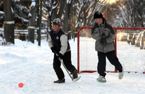 BORIS.MINKEVICH@FREEPRESS.MB.CA   BORIS MINKEVICH / WINNIPEG FREE PRESS 101121 Eli Guttormsson and his older brother Desmond play a little road hockey on Dorchester Ave.