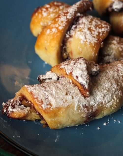 BORIS.MINKEVICH@FREEPRESS.MB.CA   BORIS MINKEVICH / WINNIPEG FREE PRESS 101128 RECIPE SWAP - Rugelach cookies