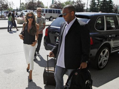 MIKE APORIUS/WINNIPEG FREE PRESS   CANADIAN PRESS OUT/ CANWEST OUT Victoria Beckham arrives at the Winnipeg International Airport with Silver Jeans President Michael Silver, behind, and a bodyguard to board a flight to Toronto Friday. June 23/2006