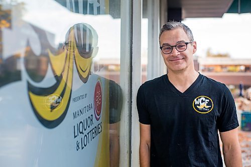 MIKAELA MACKENZIE / WINNIPEG FREE PRESS

Dean Jenkinson, director of the Winnipeg Comedy Festival, poses for a portrait at the Gas Station Theatre in Winnipeg on Thursday, Sept. 30, 2021. The festival starts next week. For Randall King story.
Winnipeg Free Press 2021.