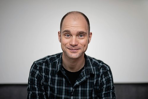 JESSICA LEE / WINNIPEG FREE PRESS

Director Thomas Morgan Jones poses for a portrait October 26, 2021. He directs Prairie Theatre Exchange&#x2019;s latest production, The War Being Waged, which is the PTE&#x2019;s first live show since the pandemic started.

The War Being Waged is written by Darla Contois, and directed by Thomas Morgan Jones. The set and lighting design is by Andy Moro.

Reporter: Eva








