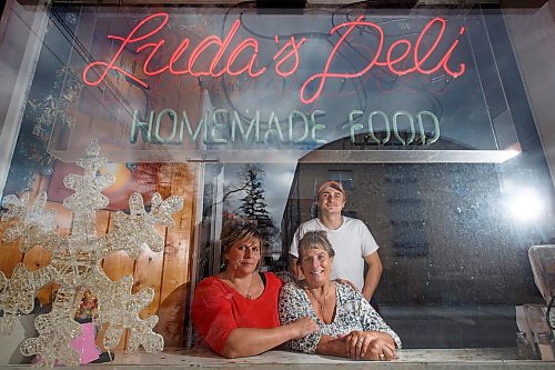 MIKE DEAL / WINNIPEG FREE PRESS
Luda&#x2019;s Deli closed in March 2020, like every restaurant in Manitoba. But while many reopened for takeout or dine in a while ago, Luda&#x2019;s stayed closed.
Until Monday.
Tracey Konopada (centre) and her daughter Kristy Clarke (left) and grandson Knowle Clarke (right), 19, walked back into the old deli, which they&#x2019;ve run since 1987, and were shortly after greeted by regulars who hadn&#x2019;t ordered their usuals in over 600 days.
See Ben Waldman story
211102 - Tuesday, November 02, 2021.