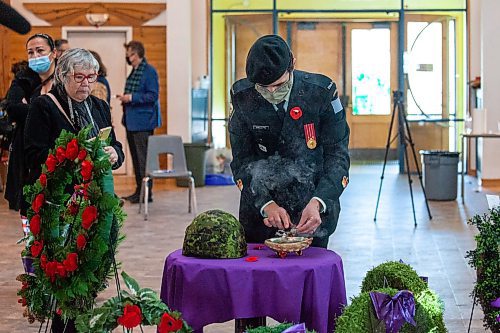 Daniel Crump / Winnipeg Free Press. A soldier tends to the smudge during the Manitoba Indigenous Veterans Inc. virtual commemoration event for National Indigenous Veterans Day at Thunderbird House in Winnipeg. November 8, 2021.