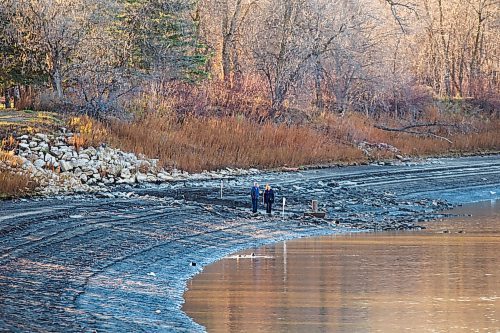 MIKAELA MACKENZIE / WINNIPEG FREE PRESS

Low water levels on the Red River at St. Vital park in Winnipeg on Monday, Nov. 8, 2021. For JS story.
Winnipeg Free Press 2021.