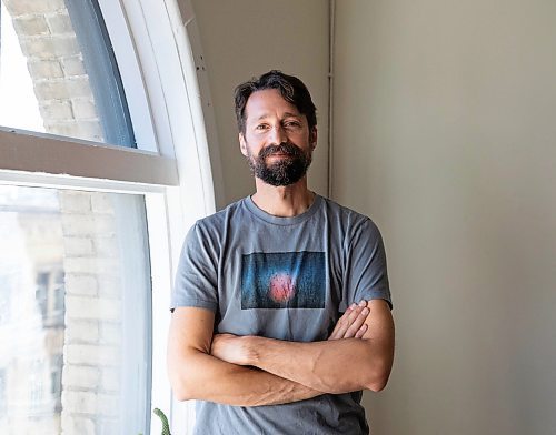 JESSICA LEE / WINNIPEG FREE PRESS

Curtis L. Wiebe is photographed on November 9, 2021 in his studio in the Exchange District. He is prepping for his show as Dr. Bunk in Dr. Bunk&#x2019;s Unconventional Sleep Clinic.

Reporter: Ben








