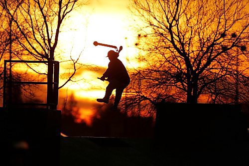 JOHN WOODS / WINNIPEG FREE PRESS
Kai Gerbrandt gets air as he does a trick at St Vital Skate Park on Tuesday, November 9, 2021. 

Re: Standup