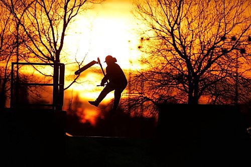 JOHN WOODS / WINNIPEG FREE PRESS
Kai Gerbrandt gets air as he does a trick at St Vital Skate Park on Tuesday, November 9, 2021. 

Re: Standup