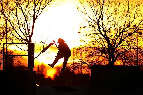 JOHN WOODS / WINNIPEG FREE PRESS
Kai Gerbrandt gets air as he does a trick at St Vital Skate Park on Tuesday, November 9, 2021. 

Re: Standup