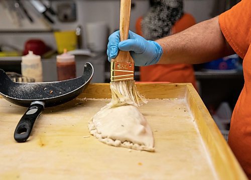 JESSICA LEE / WINNIPEG FREE PRESS

Badis Maymoni makes a pita pie at Baraka Bakery on November 10, 2021.






