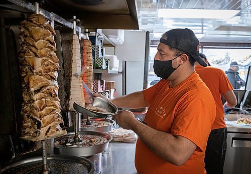 JESSICA LEE / WINNIPEG FREE PRESS

Badis Maymoni carves off chicken which spins on the spit at Baraka Bakery on November 10, 2021.







