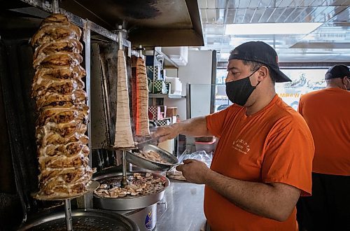 JESSICA LEE / WINNIPEG FREE PRESS

Badis Maymoni carves off chicken which spins on the spit at Baraka Bakery on November 10, 2021.






