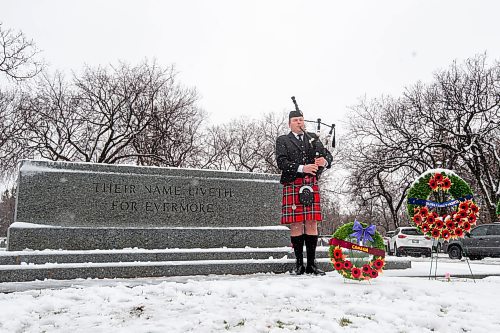 Mike Sudoma / Winnipeg Free Press
Piper, Nathan Mitchell, plays his bagpipes in front of the Stone of Remembrance during a Remembrance Day service at brookside Cemetery Thursday morning
November 11, 2021