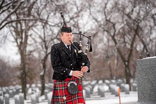 Mike Sudoma / Winnipeg Free Press
Piper, Nathan Mitchell, plays his bagpipes in front of the Stone of Remembrance during a Remembrance Day service at brookside Cemetery Thursday morning
November 11, 2021